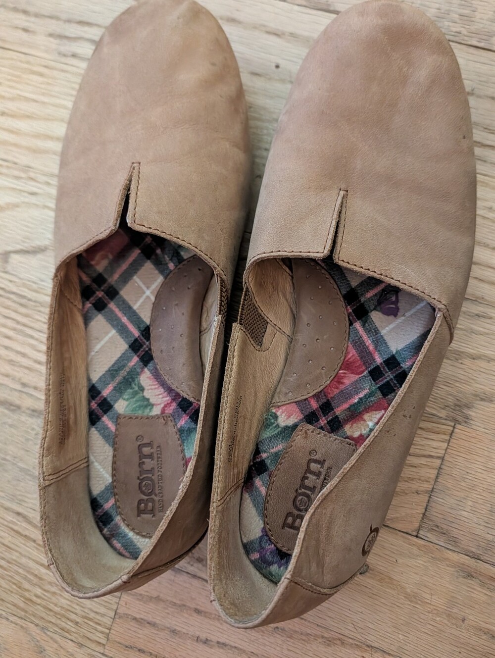 Born Womens Sz 8.5 M Tan Brown Leather Slip On Comfort Loafers Floral Plaid - Picture 2 of 5
